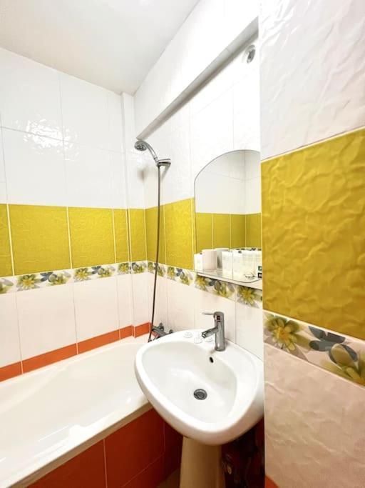 Piata Ovidiu 14 Lowcost Constanţa Exterior foto