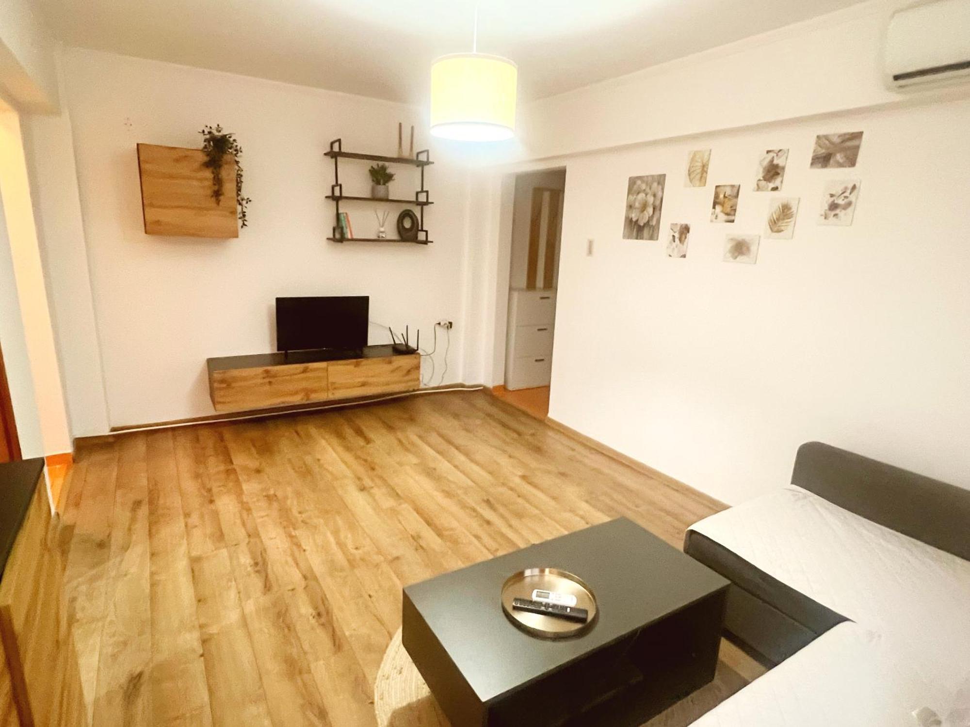 Piata Ovidiu 14 Lowcost Constanţa Exterior foto